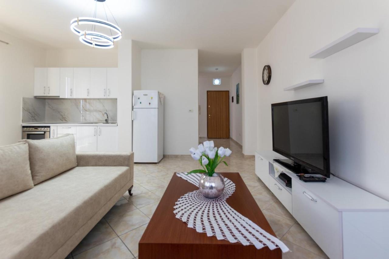 Spacious 2 Bedroom Apartment In Durres Beach Exterior foto